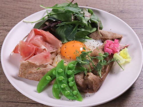 あまさやと生ハムのガレット